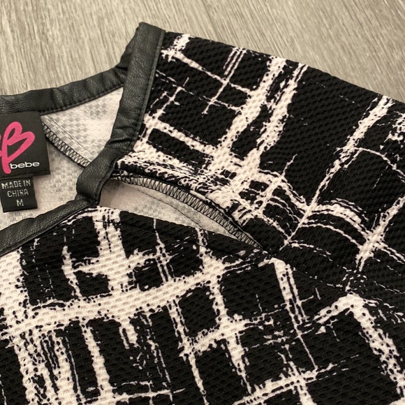 Bebe 2B - Black and White Print Cut Out Top - Size Medium - Picture 3 of 4